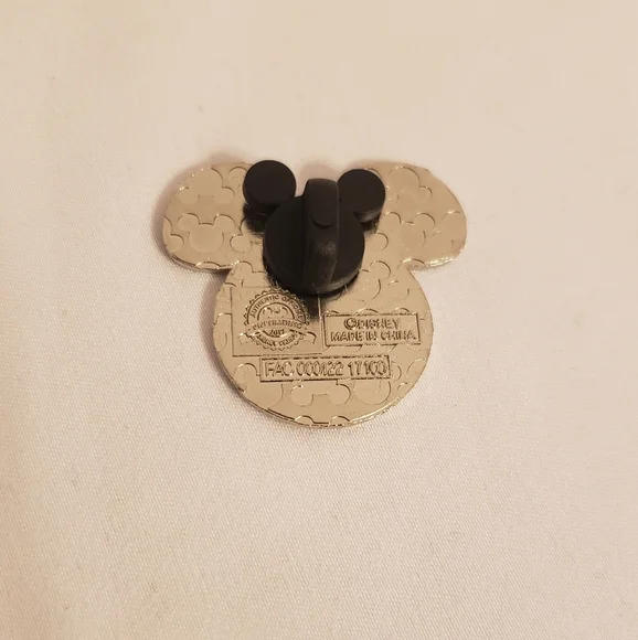 Disney Minnie Mouse Face Heart Eyes Pin - Picture 2 of 4